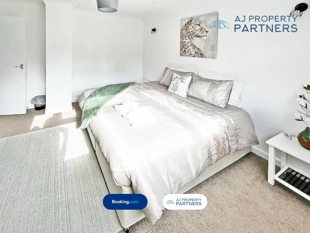 Premium Deal L Hill View Home L Last-Minute Offer L Cheltenham L Aj Properties L Perfect For Short Or Long Stays L 4Beds 4Bedrooms Exteriör bild