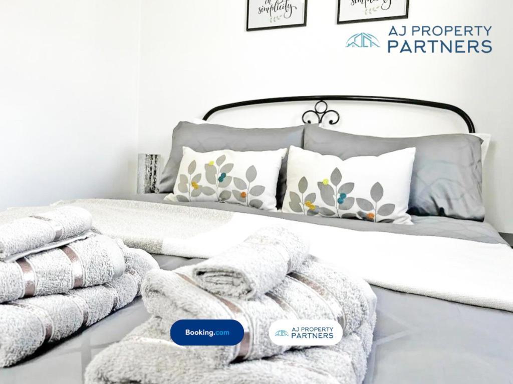 Premium Deal L Hill View Home L Last-Minute Offer L Cheltenham L Aj Properties L Perfect For Short Or Long Stays L 4Beds 4Bedrooms Exteriör bild