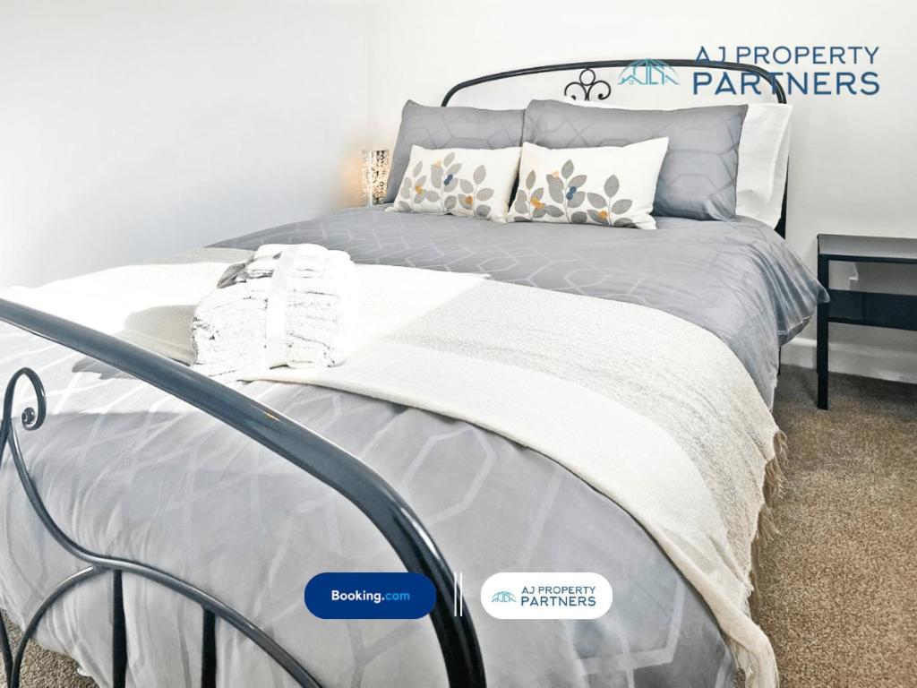 Premium Deal L Hill View Home L Last-Minute Offer L Cheltenham L Aj Properties L Perfect For Short Or Long Stays L 4Beds 4Bedrooms Exteriör bild