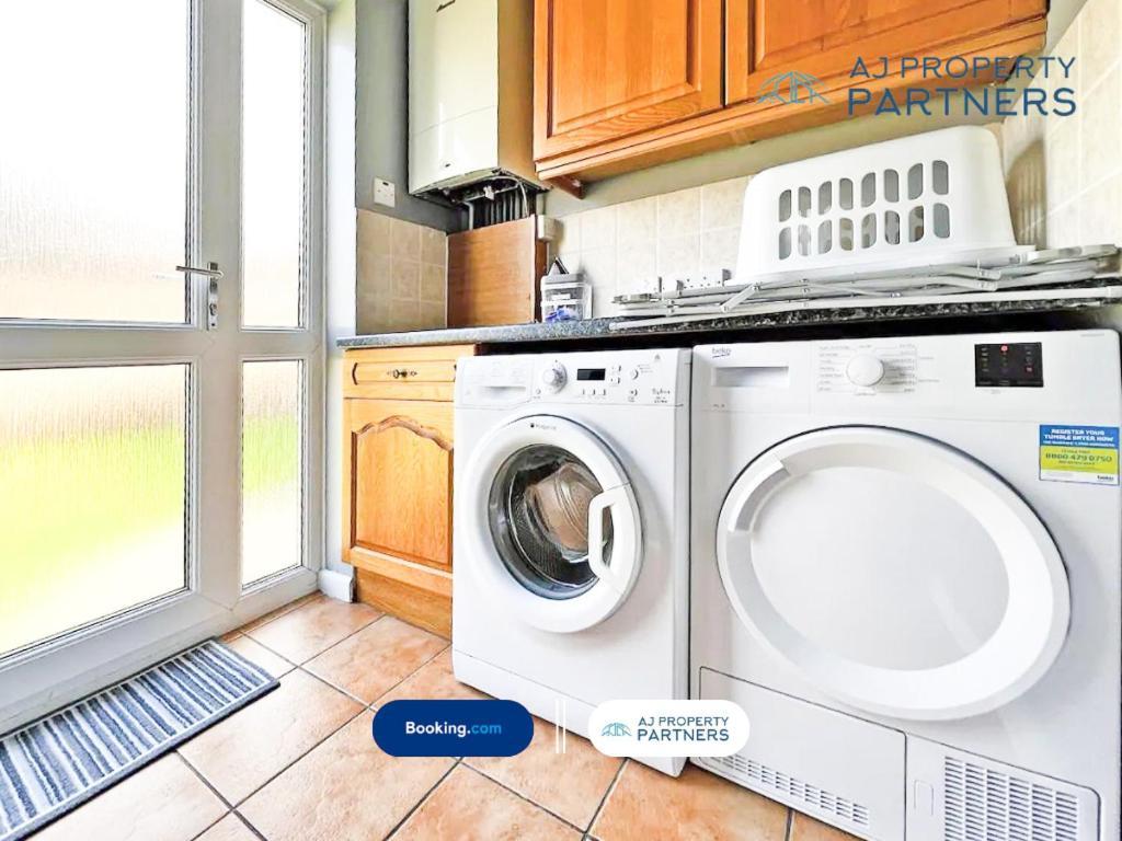 Premium Deal L Hill View Home L Last-Minute Offer L Cheltenham L Aj Properties L Perfect For Short Or Long Stays L 4Beds 4Bedrooms Exteriör bild